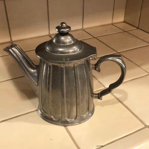 Wilton armetale tea or coffee server
